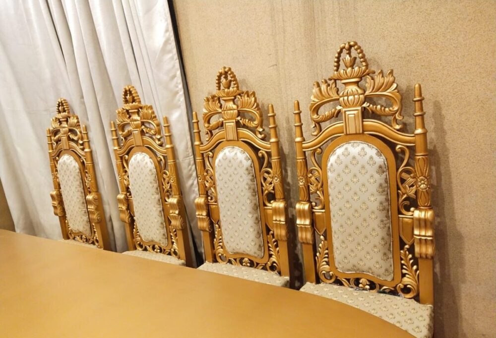 Pedestal Dining Table - Image 2