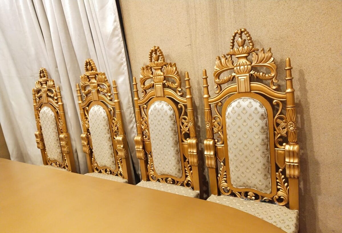 Pedestal Dining Table - Image 2